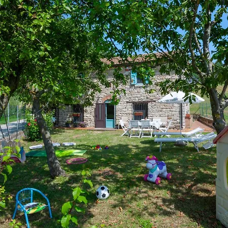 بيت للعطل Coccole Montetassi